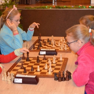 Zdjęcie przedstawia uczestników Turnieju Szachowego dla dzieci i młodzieży