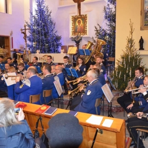 Zdjęcie przedstawia Tarnogórską Orkiestrę Dętą podczas Koncertu Noworocznego